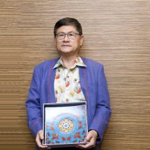 “เอนก” ชื่นชมผลงานวิจัยชุดสีกระเบื้องวัดราชบพิธฯ