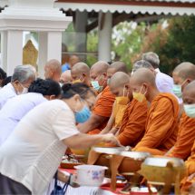 นครศรีฯคึกคัก! ชูเข้าพรรษาแนวใหม่ “มานคร นอนวัด” ตั้งแคมป์ ตักบาตร เวียนเทียน มินิคอนเสิร์ต กิจกรรมครอบครัว ศิลปะปลอดเหล้า